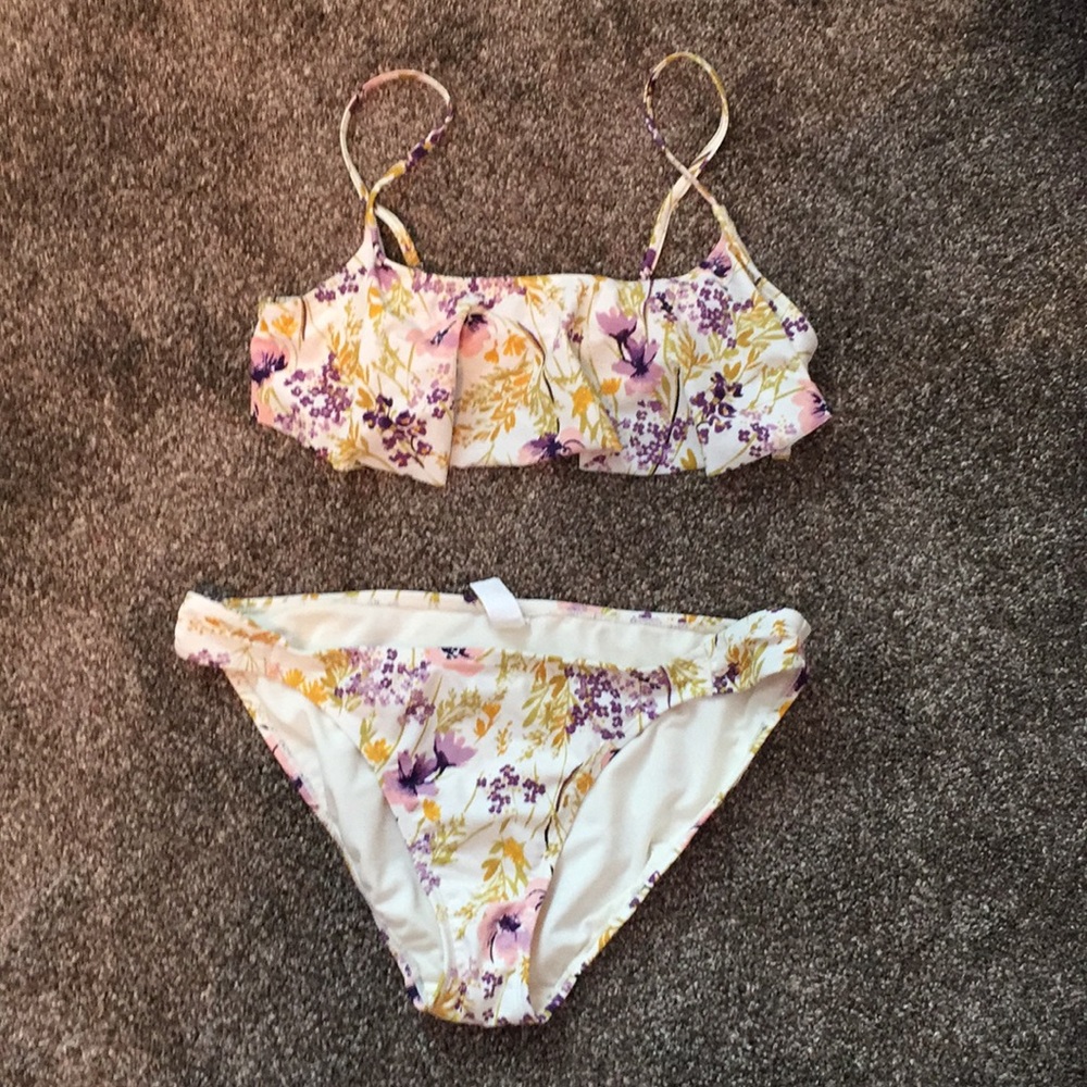 Old navy bathing suit. Never worn.